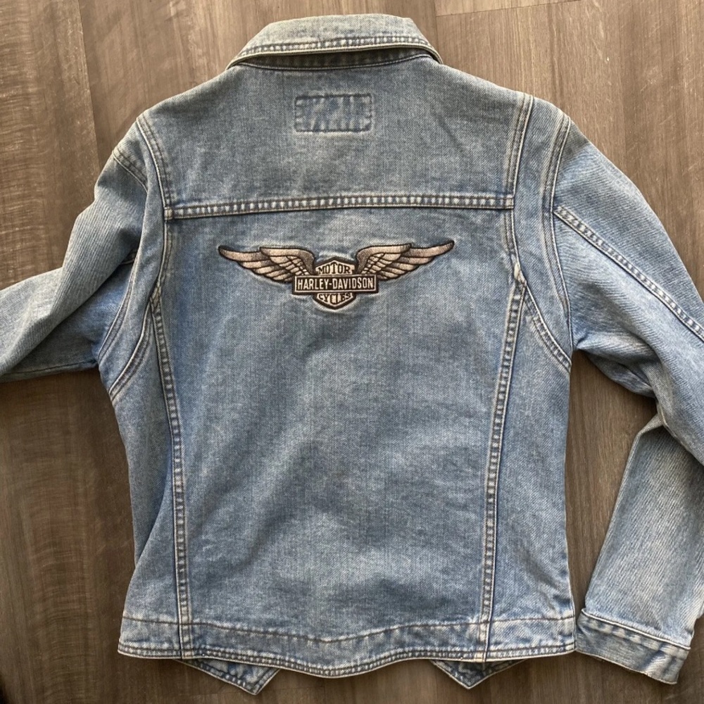 Harley Davidson Women’s Medium Denim Jean Jacket Point Hem Full Zip Wing Logo